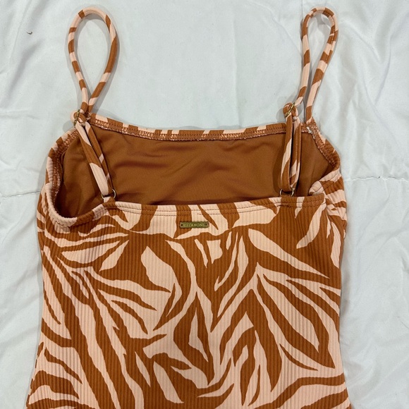 BILLABONG ANIMAL PRINT 1PC SWIM - Picture 4 of 4